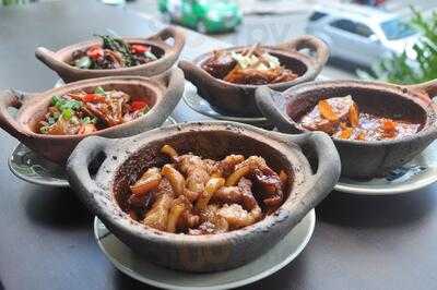 Quán Bụi Bistro & Lounge