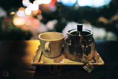 Quán Bụi Bistro & Lounge