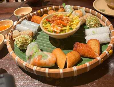 Quán Bụi Bistro & Lounge