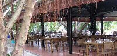 Nhà Hàng Bến Xưa