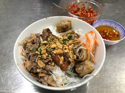 Bún Thịt Nướng Chị Tuyền