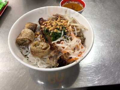 Bún Thịt Nướng Chị Tuyền