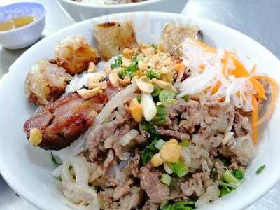 Bún Thịt Nướng Chị Tuyền