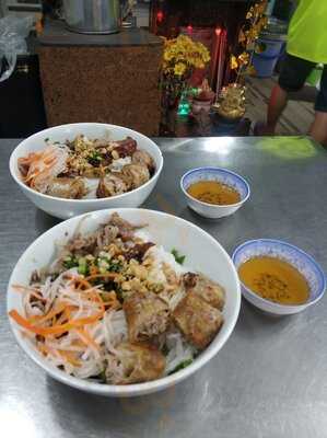 Bún Thịt Nướng Chị Tuyền