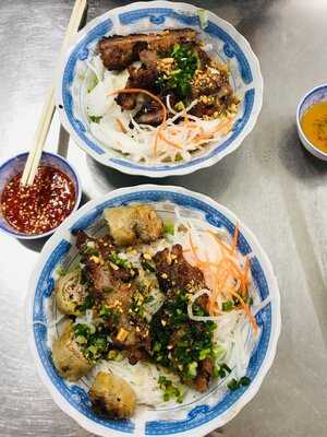 Bún Thịt Nướng Chị Tuyền