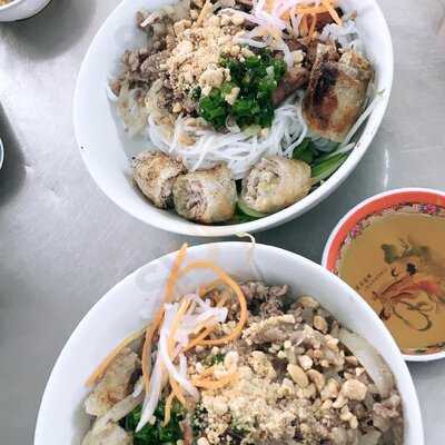 Bún Thịt Nướng Chị Tuyền