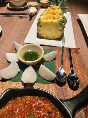 Hum, Cafe & Restaurant