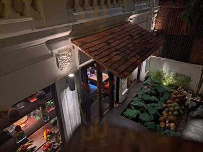 Hum, Cafe & Restaurant