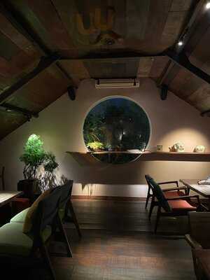 Hum, Cafe & Restaurant