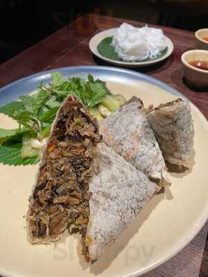 Hum, Cafe & Restaurant