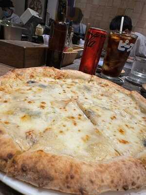 Pizza 4p's Le Thanh Ton