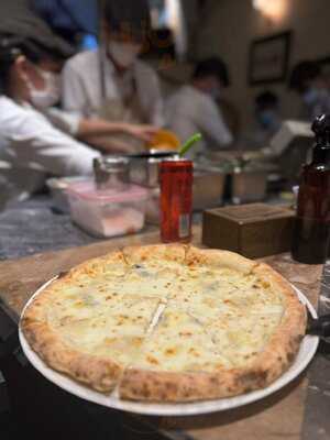 Pizza 4p's Le Thanh Ton
