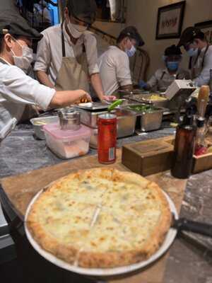 Pizza 4p's Le Thanh Ton