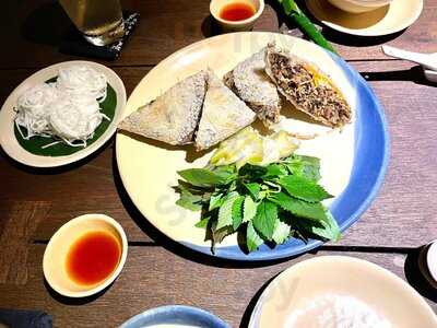 Hum, Garden & Restaurant