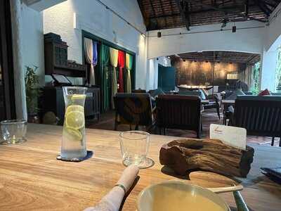 Hum, Garden & Restaurant