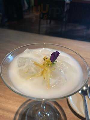 Hum, Garden & Restaurant