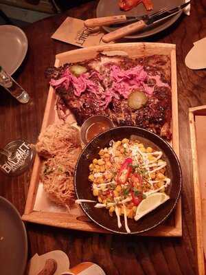 Quán Biacraft Artisan Ales - Lê Ngoô Cát