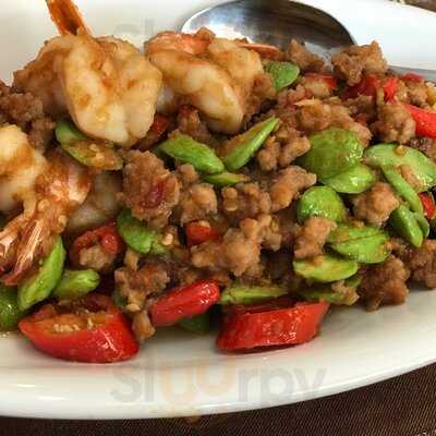 Nhà Hàng Con Voi Vàng