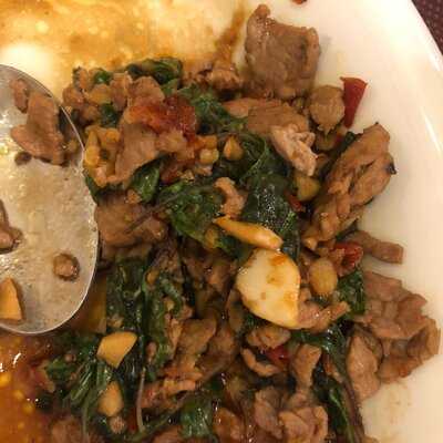 Nhà Hàng Con Voi Vàng