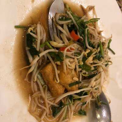 Nhà Hàng Con Voi Vàng