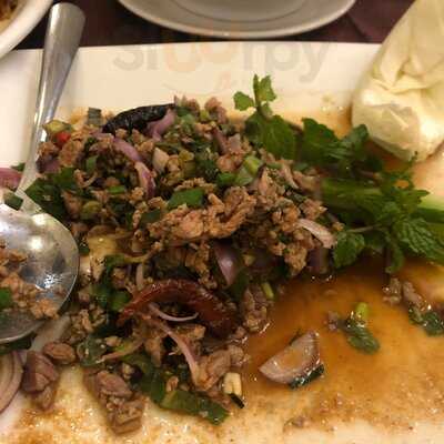 Nhà Hàng Con Voi Vàng