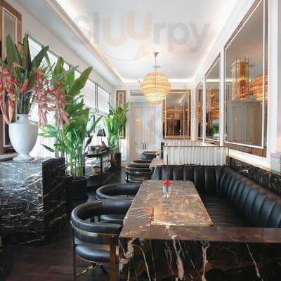 Thái Công Café & Champagne Lounge