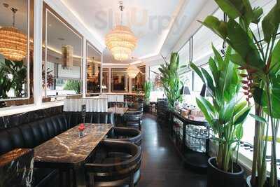 Thái Công Café & Champagne Lounge