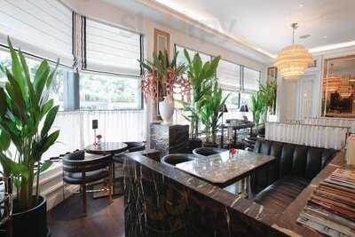 Thái Công Café & Champagne Lounge