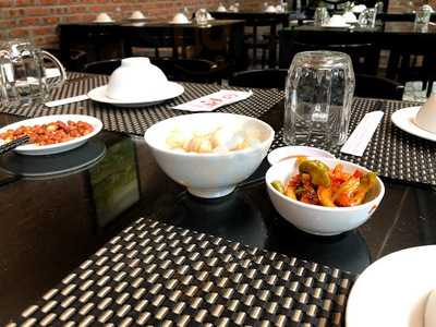 Nhà Hàng Ngói Đỏ