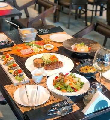 La Grupa Steak & Seafood