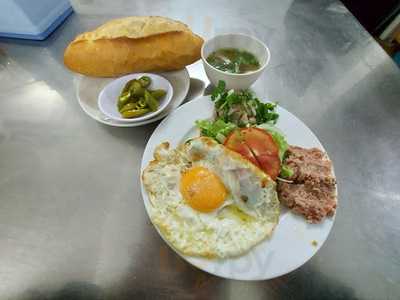 Quán Bánh Mì Bà Con