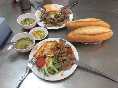 Quán Bánh Mì Bà Con