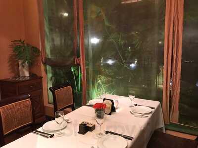 Nhà Hàng Lá Lúa