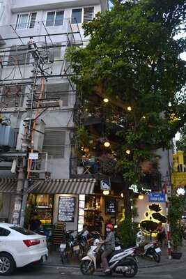 Lotus Blanc Cafe Restaurant