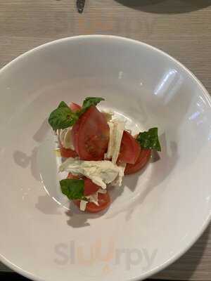 Basta Hiro - Vincom Center Đồng Khởi