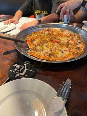 Al Fresco's Mac Dinh Chi