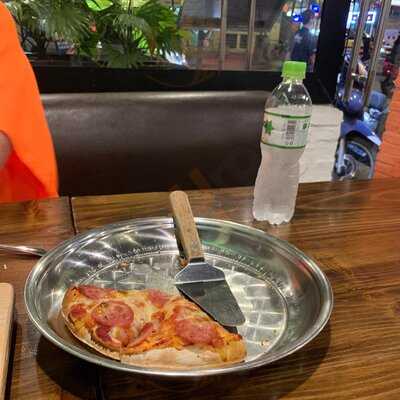 Al Fresco's Mac Dinh Chi