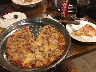 Al Fresco's Mac Dinh Chi