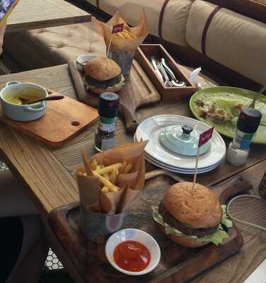 Ember Bistro - Cafe & Restaurant -