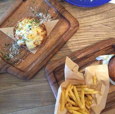 Ember Bistro - Cafe & Restaurant -