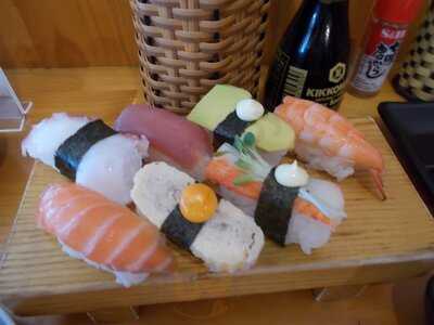 Nhà Hàng Sushi Nhí