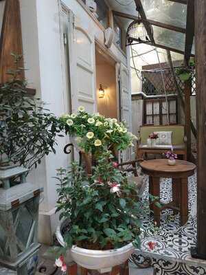 Essie Tearoom And Bistro