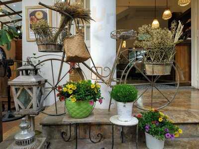 Essie Tearoom And Bistro