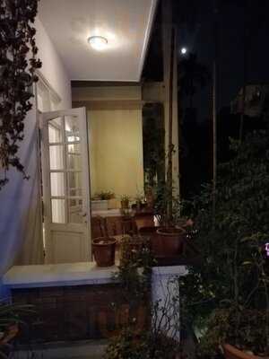 Essie Tearoom And Bistro