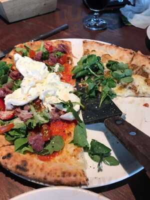 Pizza 4p's Xuan Thuy