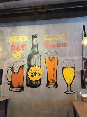 Drinks Wine & Craftbeer Bar