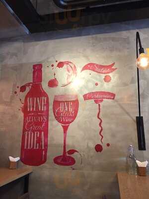 Drinks Wine & Craftbeer Bar