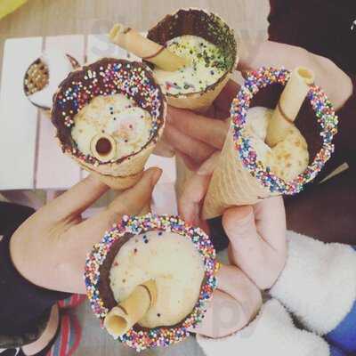 Kem Nóng Creampi In A Cone