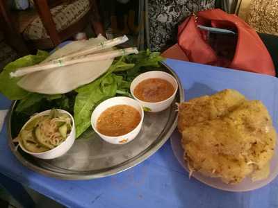 Cô Minh - Bánh Xèo