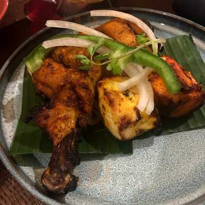 Nhà Hàng Lion's Hut